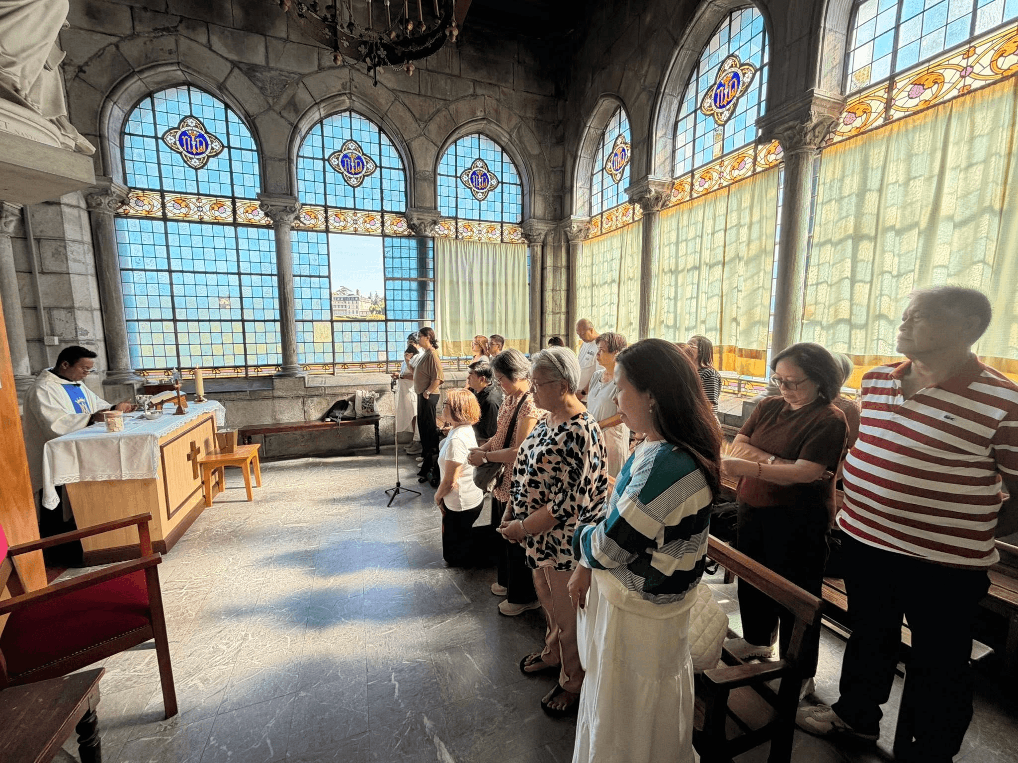Pilgrimage group at a cathedral